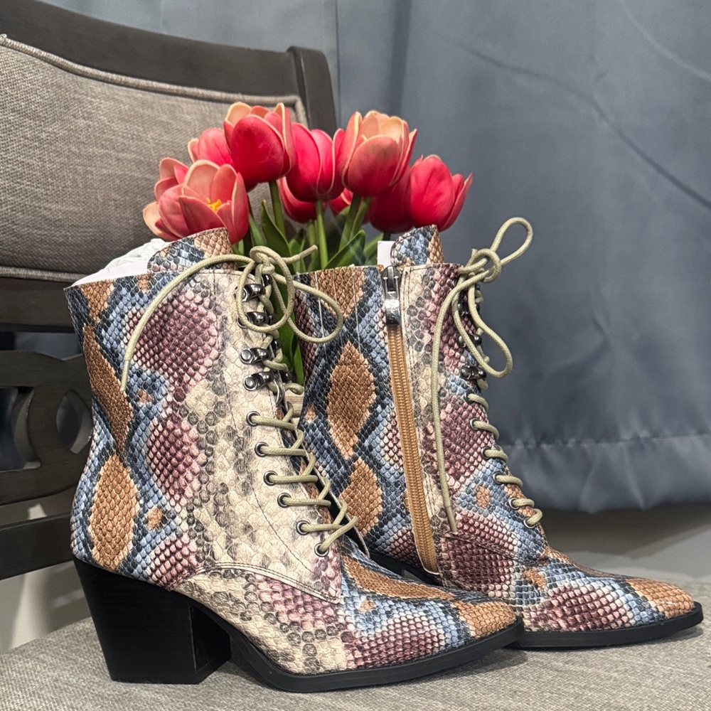 🤍A Rider Girl Snakeskin Print Heeled Boots - Picture 3 of 13